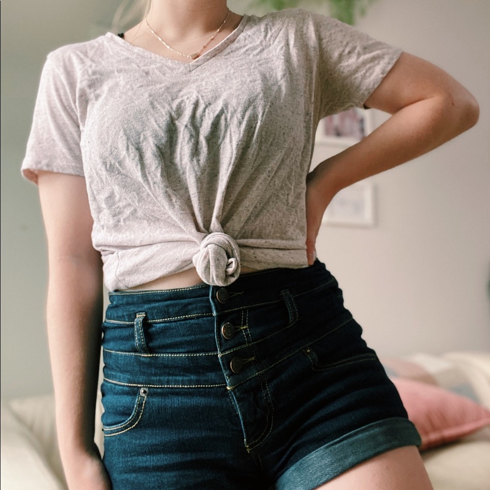 White v-neck t-shirt